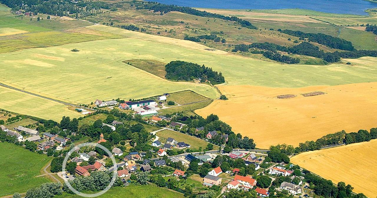 Hotel & Gasthof Zur Linde Middelhagen Extérieur photo